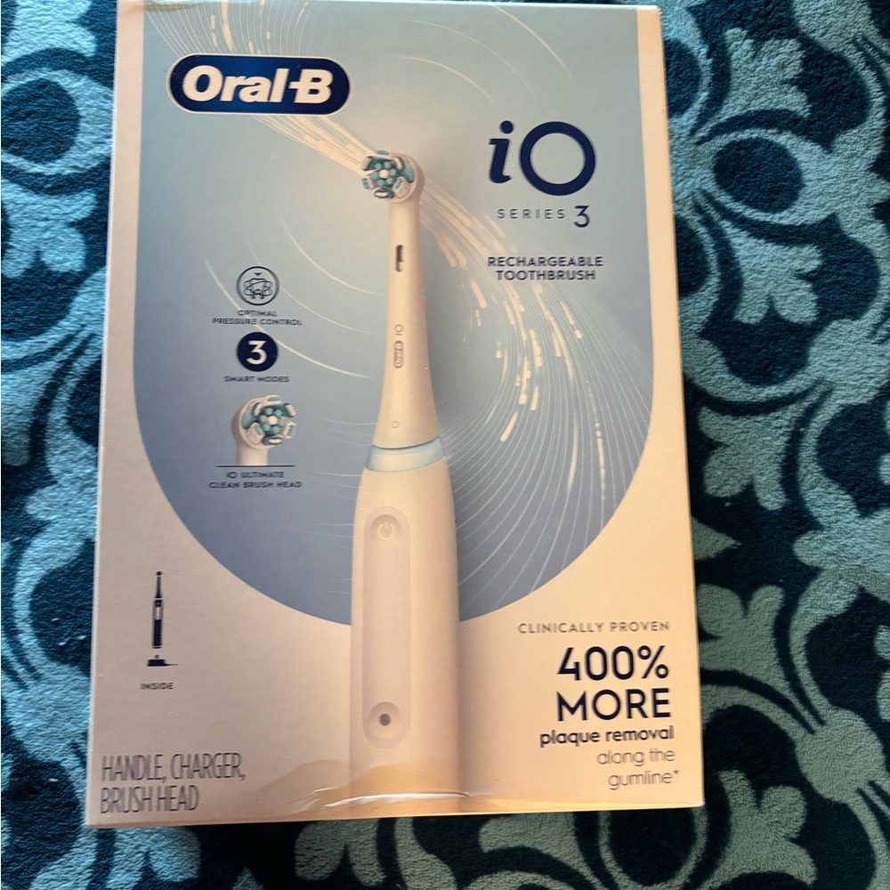 Oral-B iO Series 3 Rechargeable Toothbrush - White